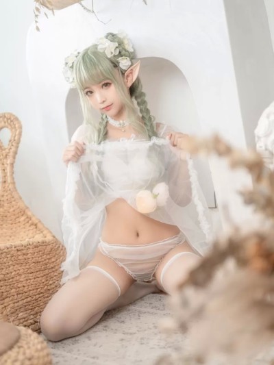 Momo - Green Elf