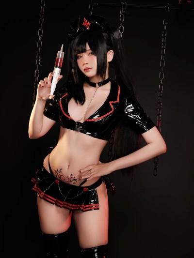 ZinieQ (ジニCosplayer) cosplay Kurumi Tokisaki Dark Nurse – Date a Live