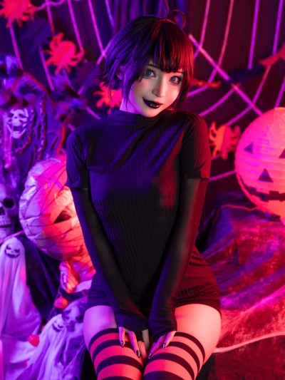 Umeko J cosplay Mavis Dracula – Hotel Transylvania