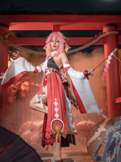 九言 (Jiu Yan) cosplay Yae Miko – Genshin Impact