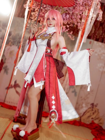 Joyce (Joyce Lin2x) cosplay Yae Miko – Genshin Impact