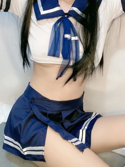 樱狸子 (Ying li zi) – JK sailor suit