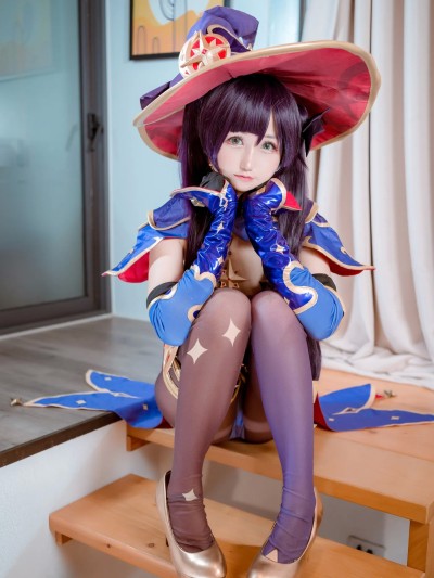 Kuuko W (クー子) cosplay Mona – Genshin Impact