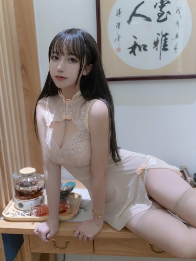 过期米线线喵 (Expired Rice Noodle Meow) – Underwater Cheongsam