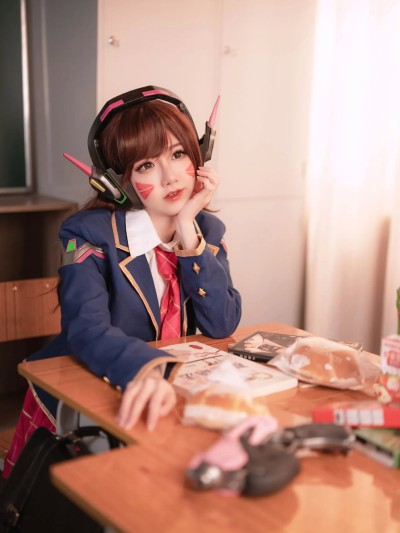 Sally Dorasnow (Sally多啦雪) cosplay D.Va – Overwatch