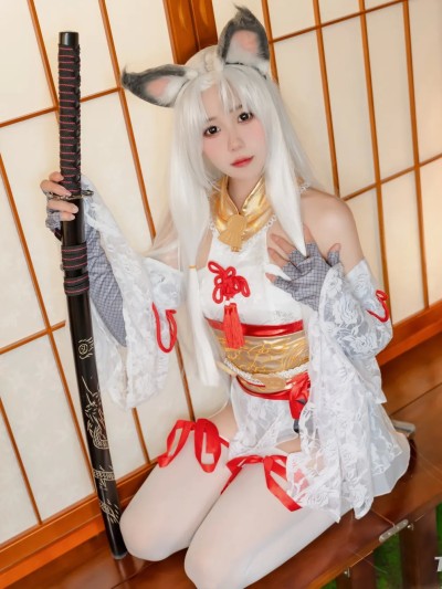 Yaokoututu (黏黏团子兔)cosplay White Silk Walnu – Eternal Calamity