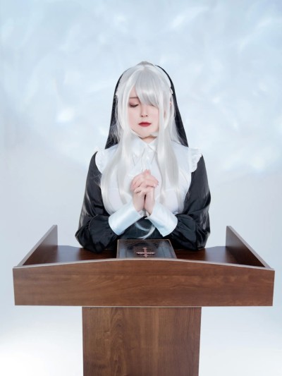 Natsuko夏夏子 – Contrast Nun