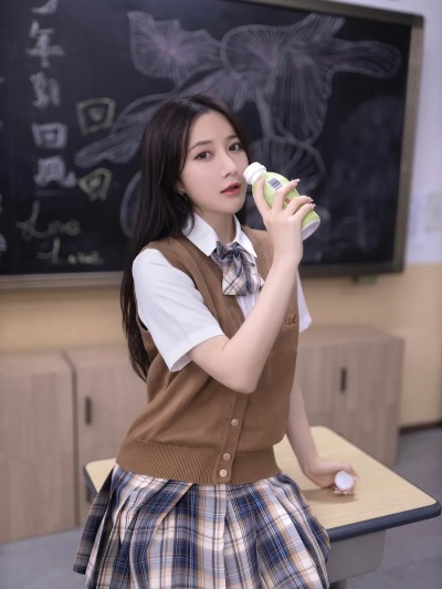 XiuRen秀人网 – 鱼子酱Fish – Student girl after school