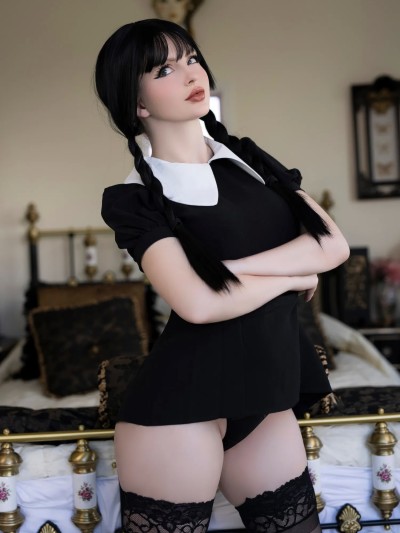 Mikomin cosplay Wednesday Addams