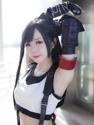 Sally Dorasnow cosplay Tifa Lockhart – Final Fantasy