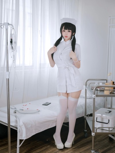 Rinaijiao-(日奈娇) – Clinic Nurse
