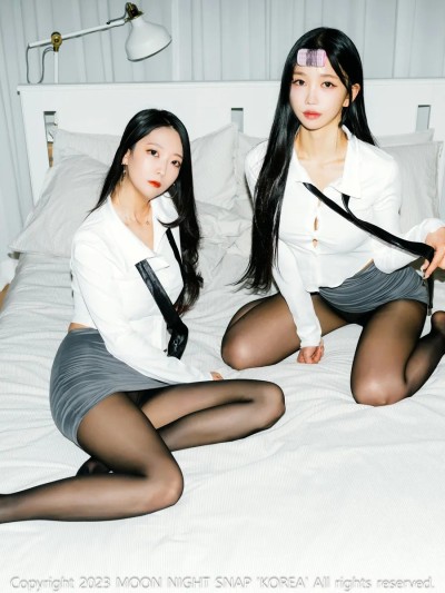 Moon Night Snap – Mona (모나) and Jucy (쥬시) – Stick