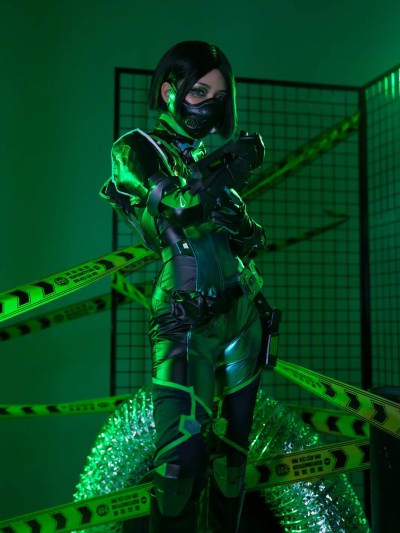 Umeko J cosplay Viper – Valorant