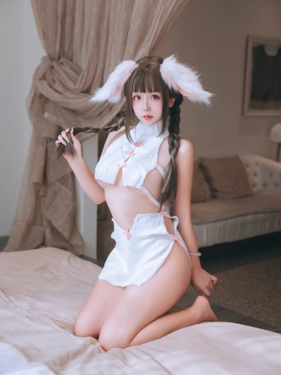 Rinaijiao-(日奈娇) – Lop-eared Rabbit