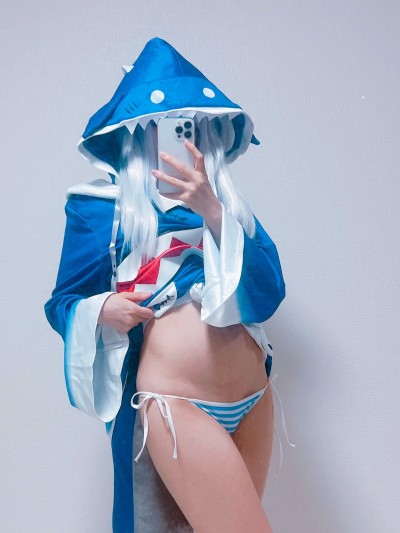 Unknown Cosplayer cosplay Gawr Gura – Hololive